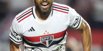 São Paulo vence rival em Brasília, entra no G-4 e mantém Corinthians no Z-4