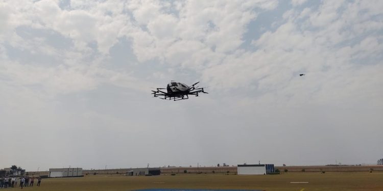 Primeiro voo experimental de ‘carro voador’ no Brasil é realizado no interior de SP