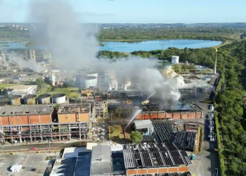Explosão causa incêndio de grande proporção em fábrica da Braskem na Bahia