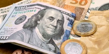 Erro na cotação do dólar no Google aguça debate sobre responsabilidades das plataformas, dizem especialistas