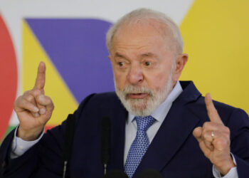 Se taxar aço, vamos reagir, diz Lula sobre medidas de Trump