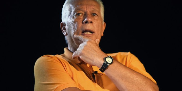 Leão diz que futebol atual dá sono e lamenta roubo de R$ 20 milhões em casa: “Órfão do meu passado