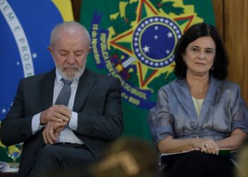 Lula demite Nísia após insatisfação com falta de resultados, e Padilha assumirá o Ministério da Saúde
