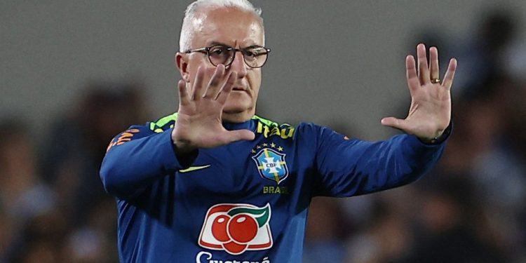 Bastidores: pressão sobre Dorival atinge maior nível, e CBF debate momento da troca; Ancelotti volta à pauta