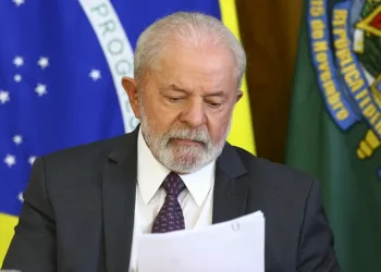Lula lamenta morte de papa Francisco e decreta luto de 7 dias no Brasil
