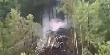 Avião comercial com dezenas de passageiros cai na Rússia