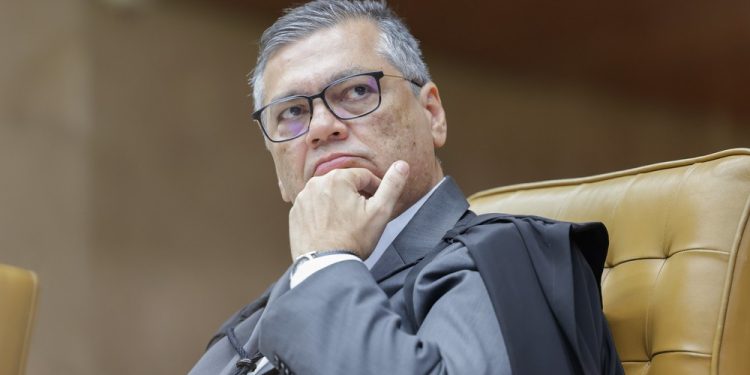 O Assunto: O que bancos têm a perder com a ‘sinuca de bico’ criada pela Lei Magnitsky e pela decisão de Dino