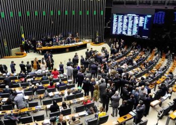 Cúpula do Congresso resiste a pressão após prisão de Bolsonaro, que deixa ala do STF indignada