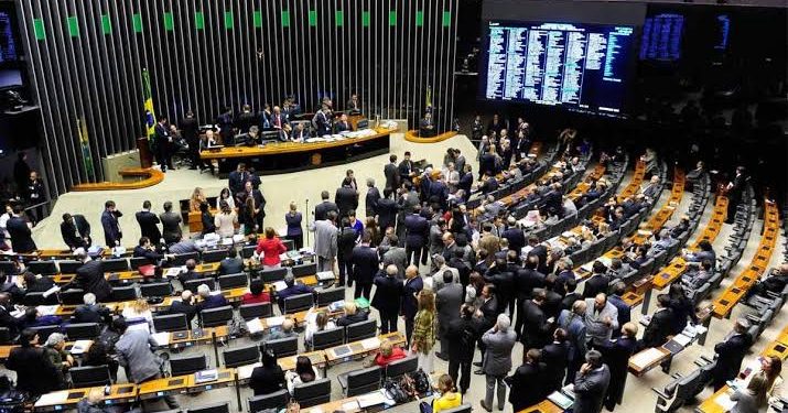 Cúpula do Congresso resiste a pressão após prisão de Bolsonaro, que deixa ala do STF indignada