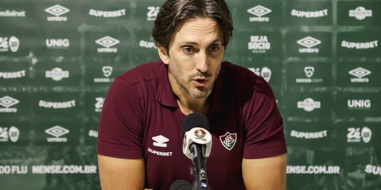 Análise: Fluminense se desmancha no segundo tempo com mudanças e é penalizado por erro de Freytes