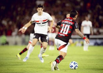 Flamengo encara o São Paulo na Vila Belmiro e pode dormir líder