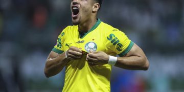 O que pesa para Vitor Roque, no radar de europeus, ficar no Palmeiras