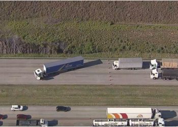 Carreta com falsa bomba fica atravessada no Rodoanel na Grande SP e é retirada após cerca de cinco horas