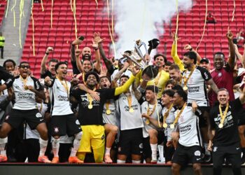 Análise: Corinthians se agiganta, supera virose e faz o improvável para ser campeão da Supercopa
