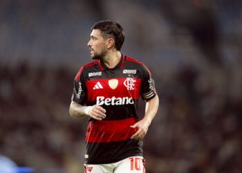 Arrascaeta fecha quarteto de artilheiros com marca centenária no Flamengo, enquanto clube busca nomes para sucessão