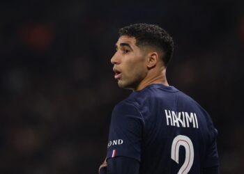 Jogador de futebol do PSG Achraf Hakimi será julgado por estupro em Paris