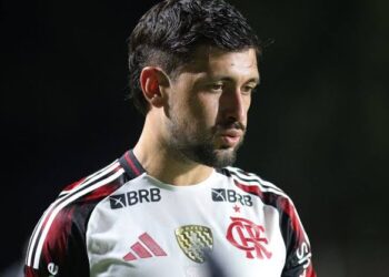 Arrascaeta desabafa após derrota do Flamengo na Recopa: “Temos que mudar muita coisa”