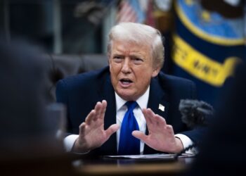 Trump promete assinar um decreto com tarifa global de 10% após decisão da Suprema Corte