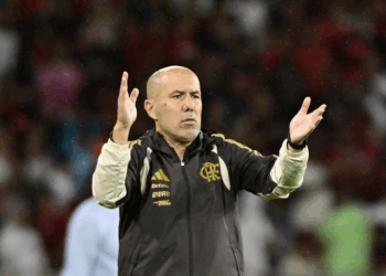 Jardim vê evolução após vitória e comenta reencontro com Cruzeiro: “No campo, sou 200% Flamengo”