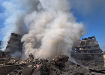 Israel faz operações militares ao longo da fronteira com o Líbano, diz agência; ministro diz ter autorizado avanço terrestre