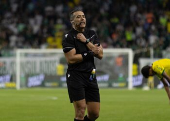 CBF afasta árbitro e VAR de Palmeiras x Chapecoense