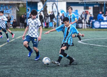 Israel Silva: lateral esquerdo joia do futebol da Bahia é destaque no sub-13 do Grêmio