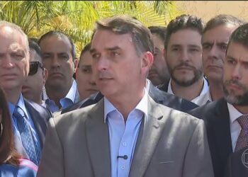 Flávio diz que quer fim da reeleição e fala em mandato para ele de 5 anos com emenda à Constituição